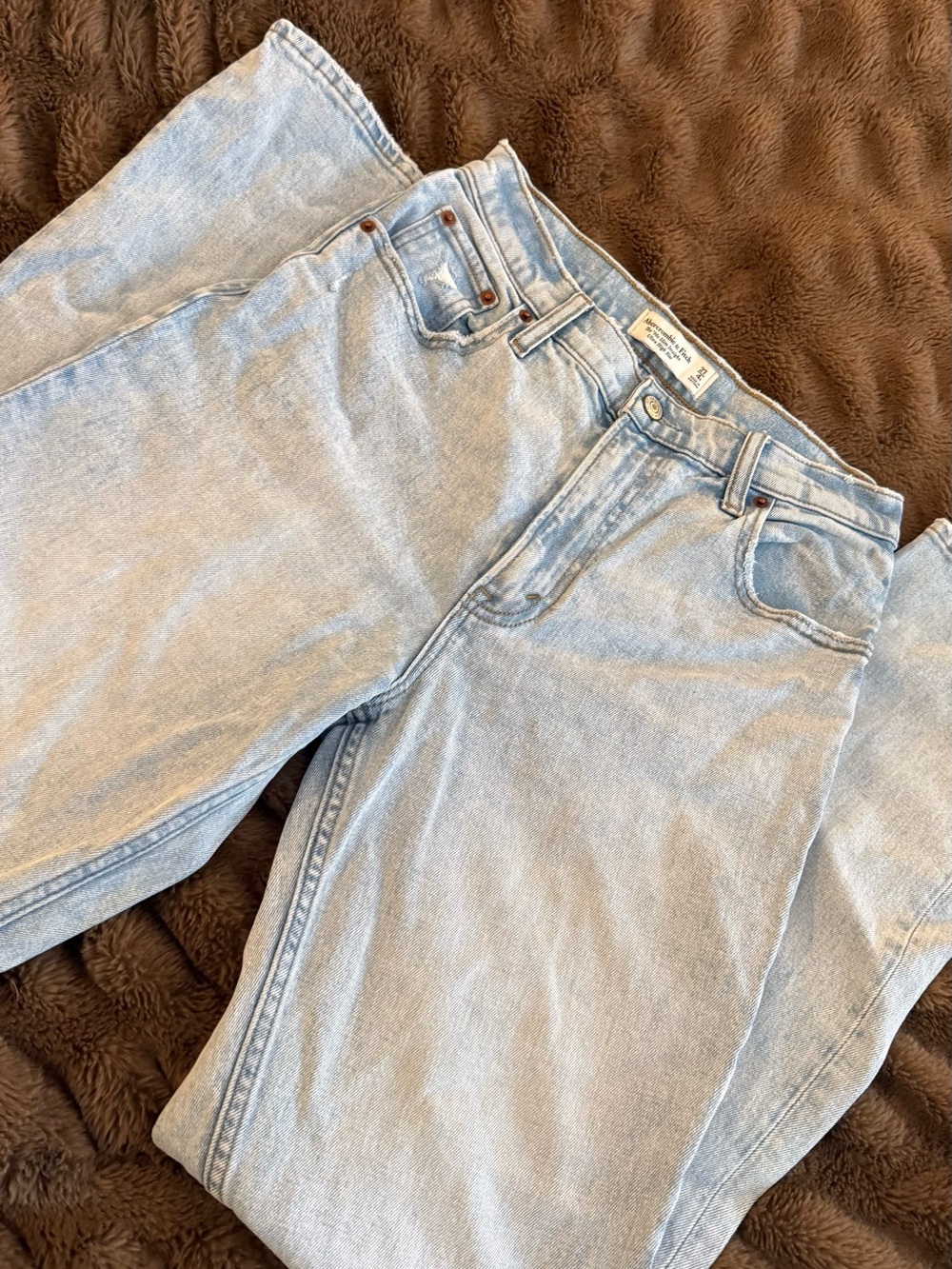 Abercrombie & Fitch ‘90s Slim Straight Ultra High Rise, Light Wash - Size 27/4R